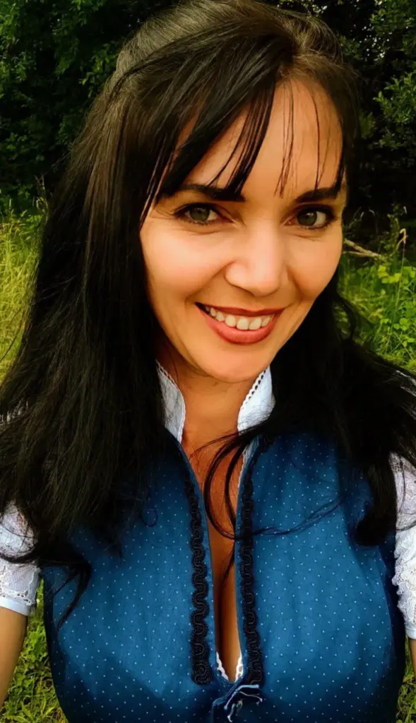 Lächelnde Frau vom Matzerhof – persönliche Atmosphäre und echte Menschen hinter dem Hofladen